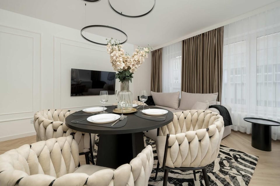 TV and multimedia, Living room, Seating area, Dining area