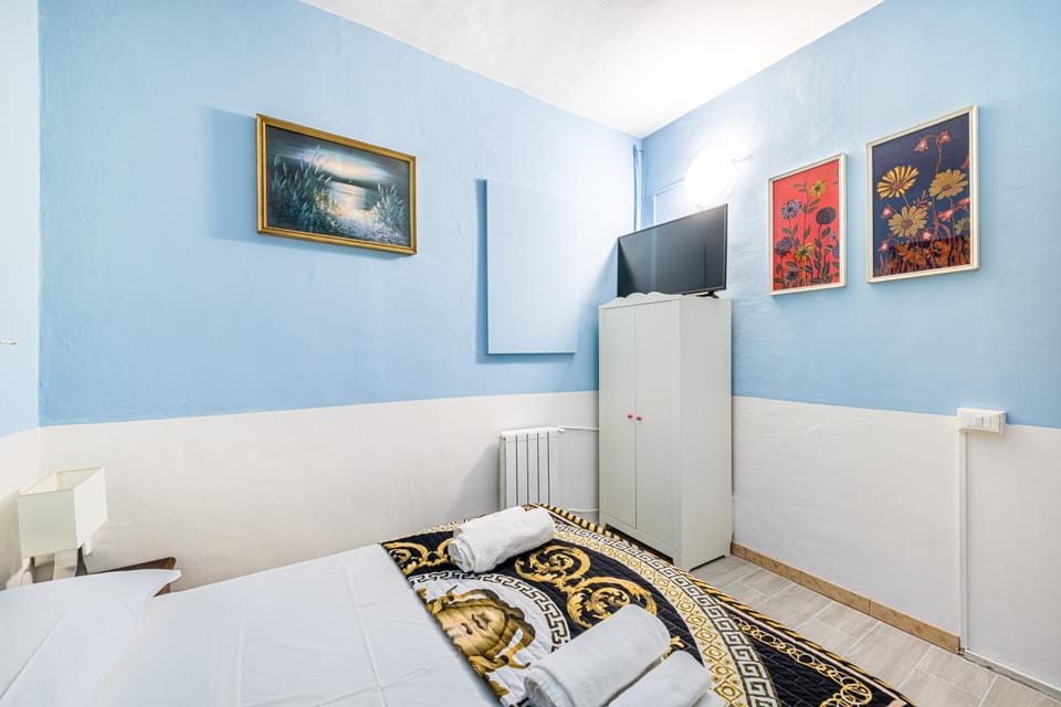 Bed, TV and multimedia, Photo of the whole room, Evening entertainment, Bedroom