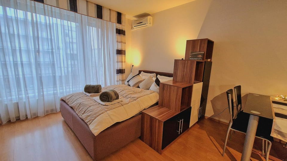 Bed, Bedroom, air conditioner