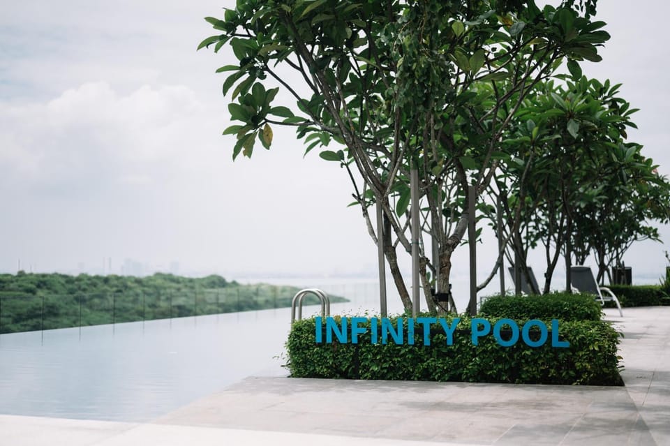 Day, Swimming pool