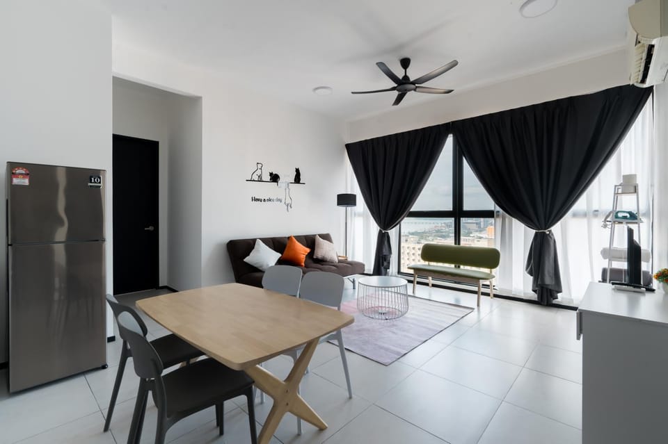 Kitchen or kitchenette, Living room, Seating area, Dining area