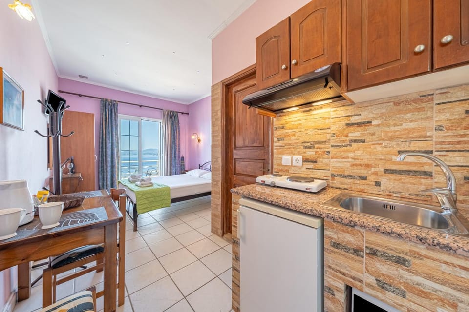 Kitchen or kitchenette, Living room
