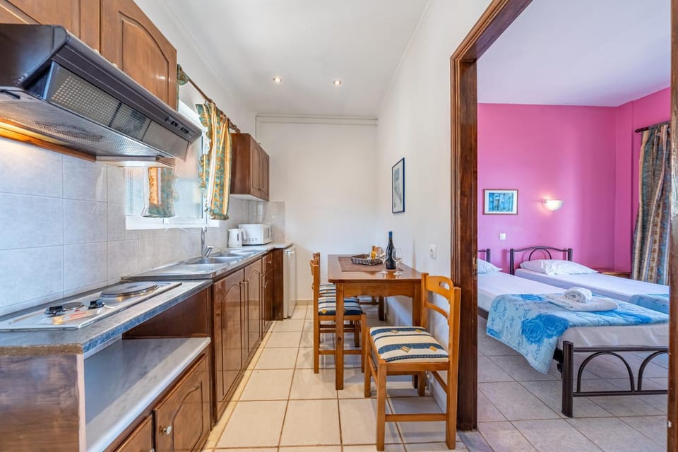 Property building, Kitchen or kitchenette, Living room