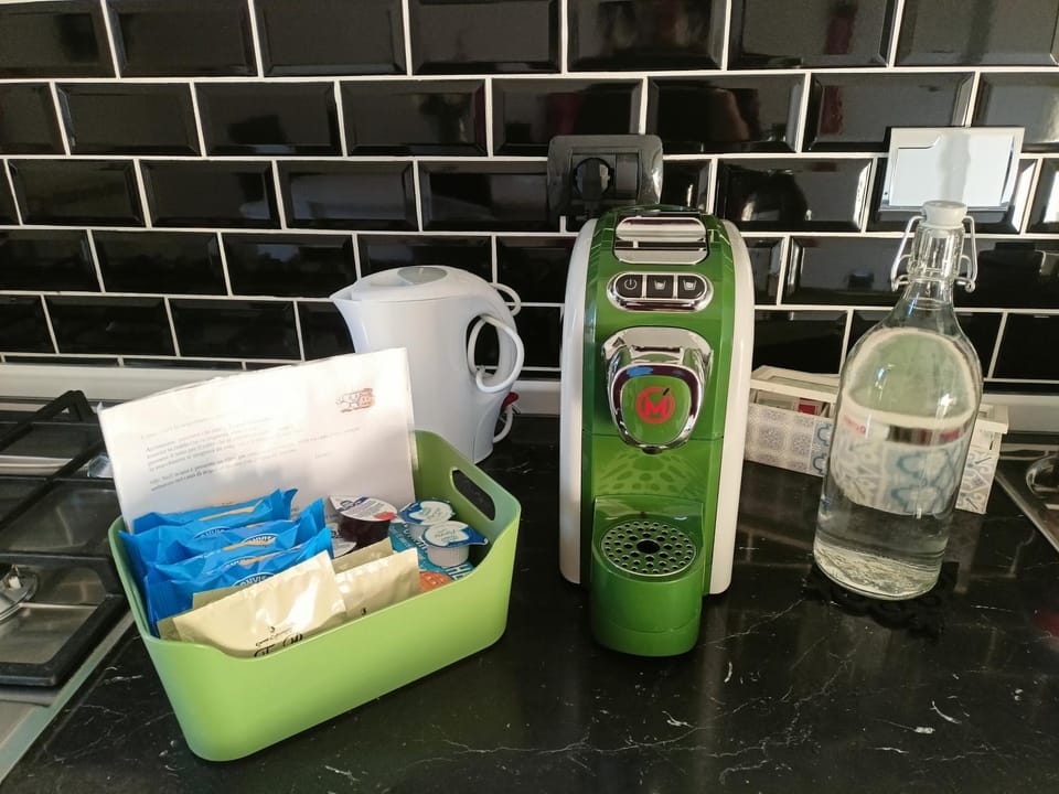 Coffee/tea facilities, Kitchen or kitchenette