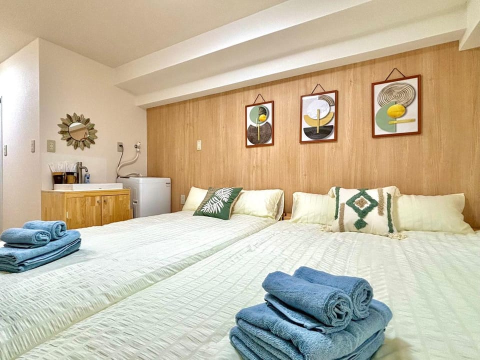 Bed, Photo of the whole room, Bedroom, towels