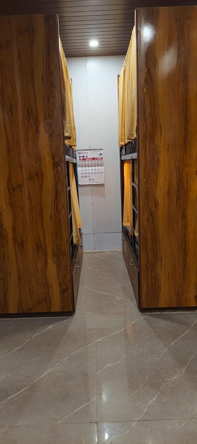 Hotel Le West Near Exhibition Center Rooms & Dormitory Hotel in Mumbai