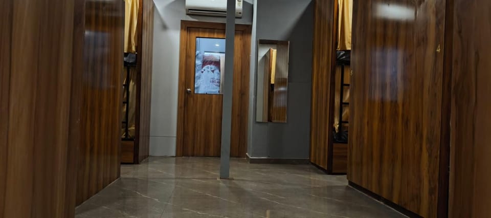 Hotel Le West Near Exhibition Center Rooms & Dormitory Hotel in Mumbai
