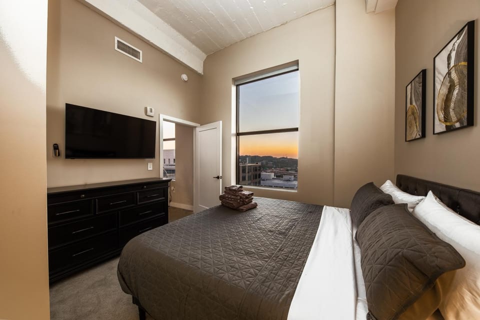 TV and multimedia, Photo of the whole room, Bedroom