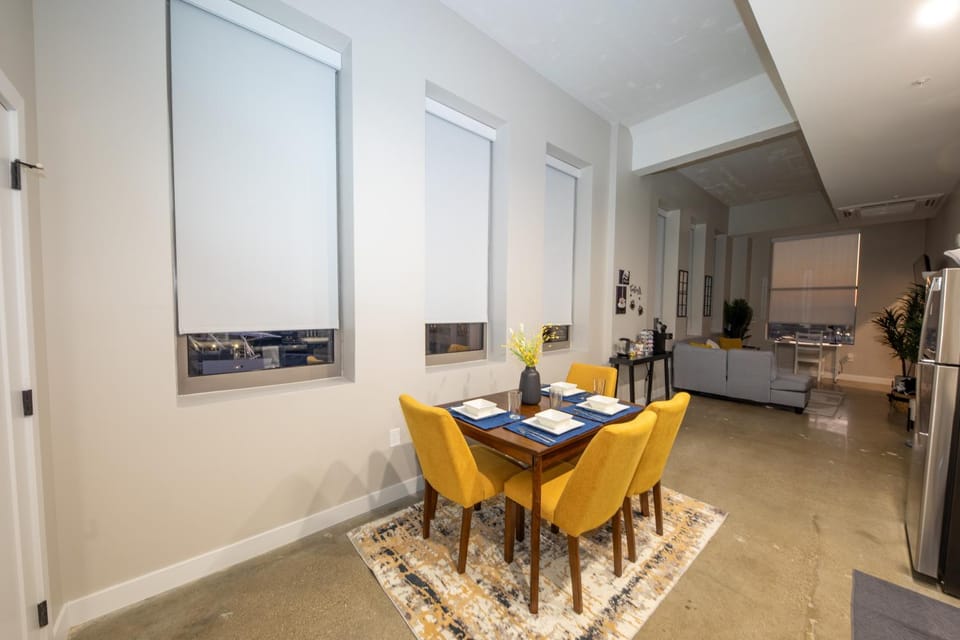 Bed, TV and multimedia, Kitchen or kitchenette, Living room, Photo of the whole room, Seating area, Dining area, Bedroom