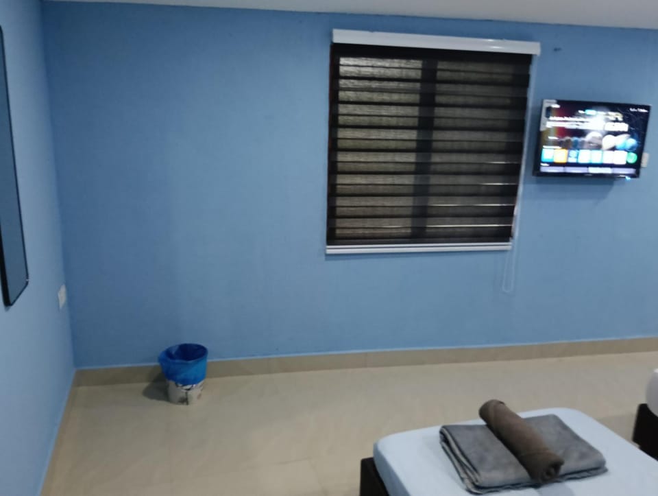 Bed, TV and multimedia, Bedroom