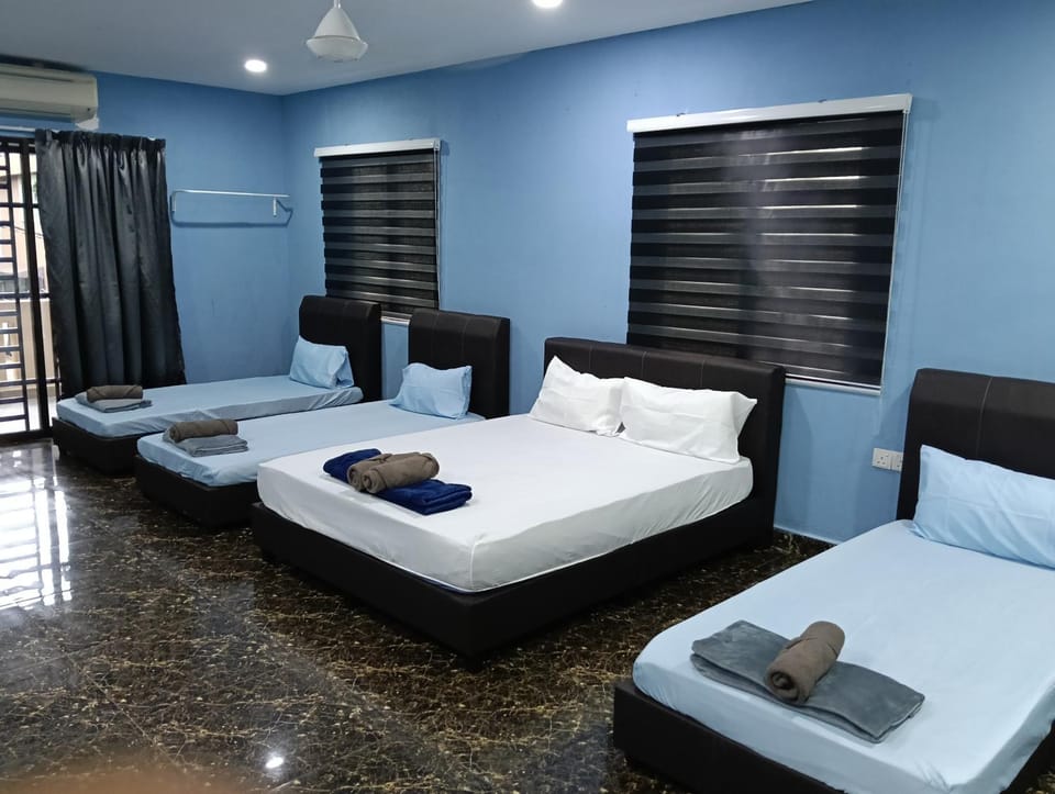 Bed, Living room, Bedroom, towels