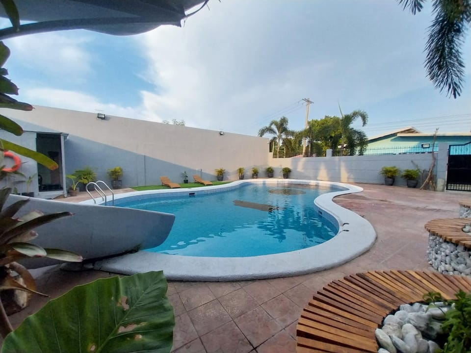 Day, Natural landscape, Pool view, Swimming pool, sunbed