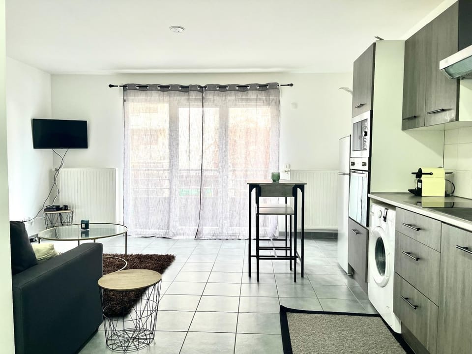 M012 Marquer joli studio Apartment in Annemasse