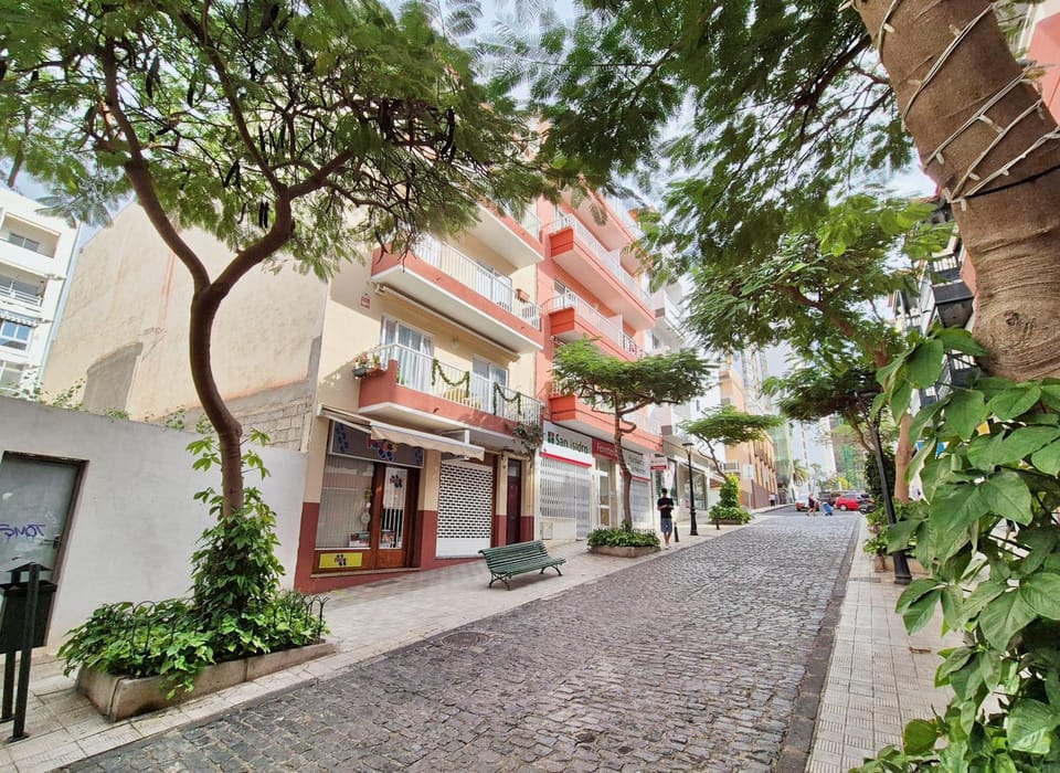 Property building, Neighbourhood, Street view, Location