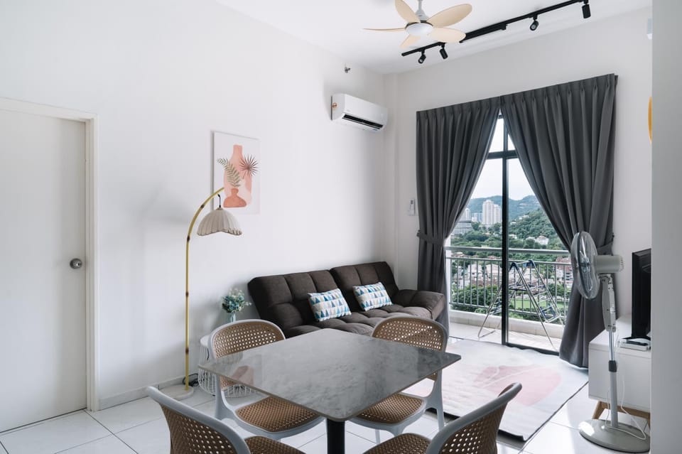 NEW The Sun 3Bedrooms 10pax 2CP Apartment in Bayan Lepas