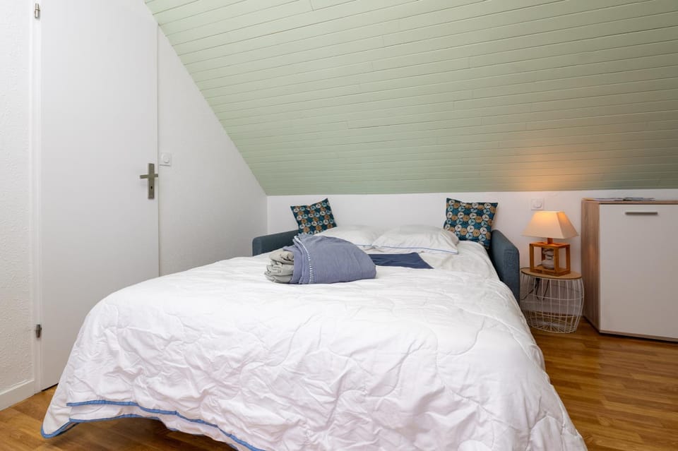 Property building, Living room, Bedroom