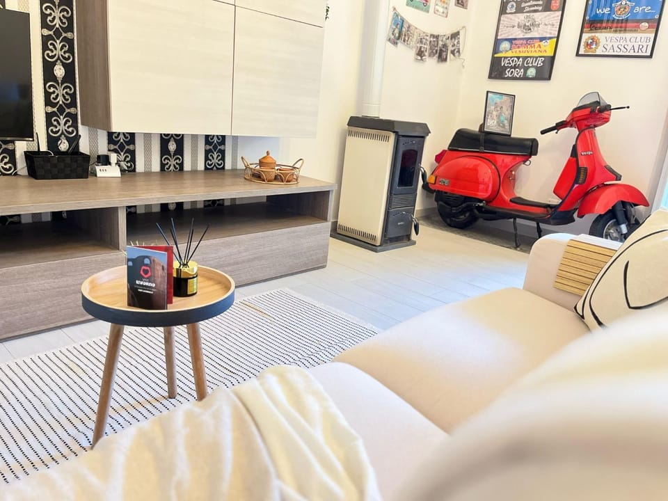 Communal lounge/ TV room, Living room, Seating area