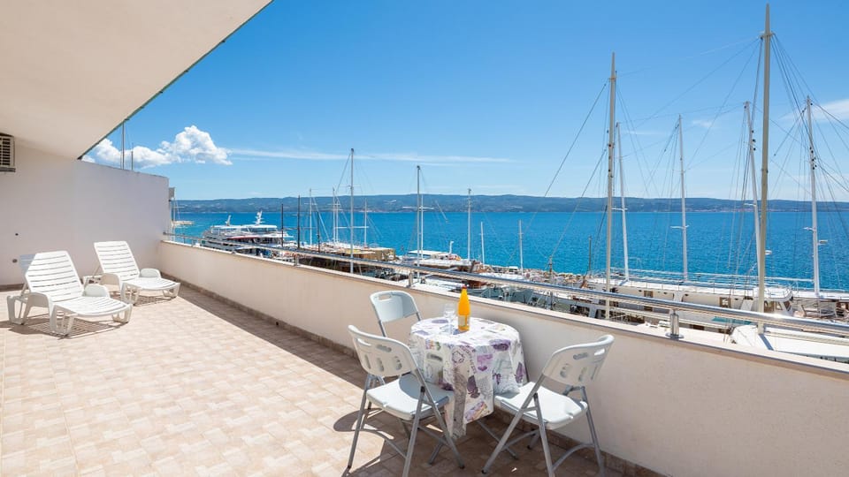 Day, View (from property/room), Balcony/Terrace, Seating area, Dining area, Sea view