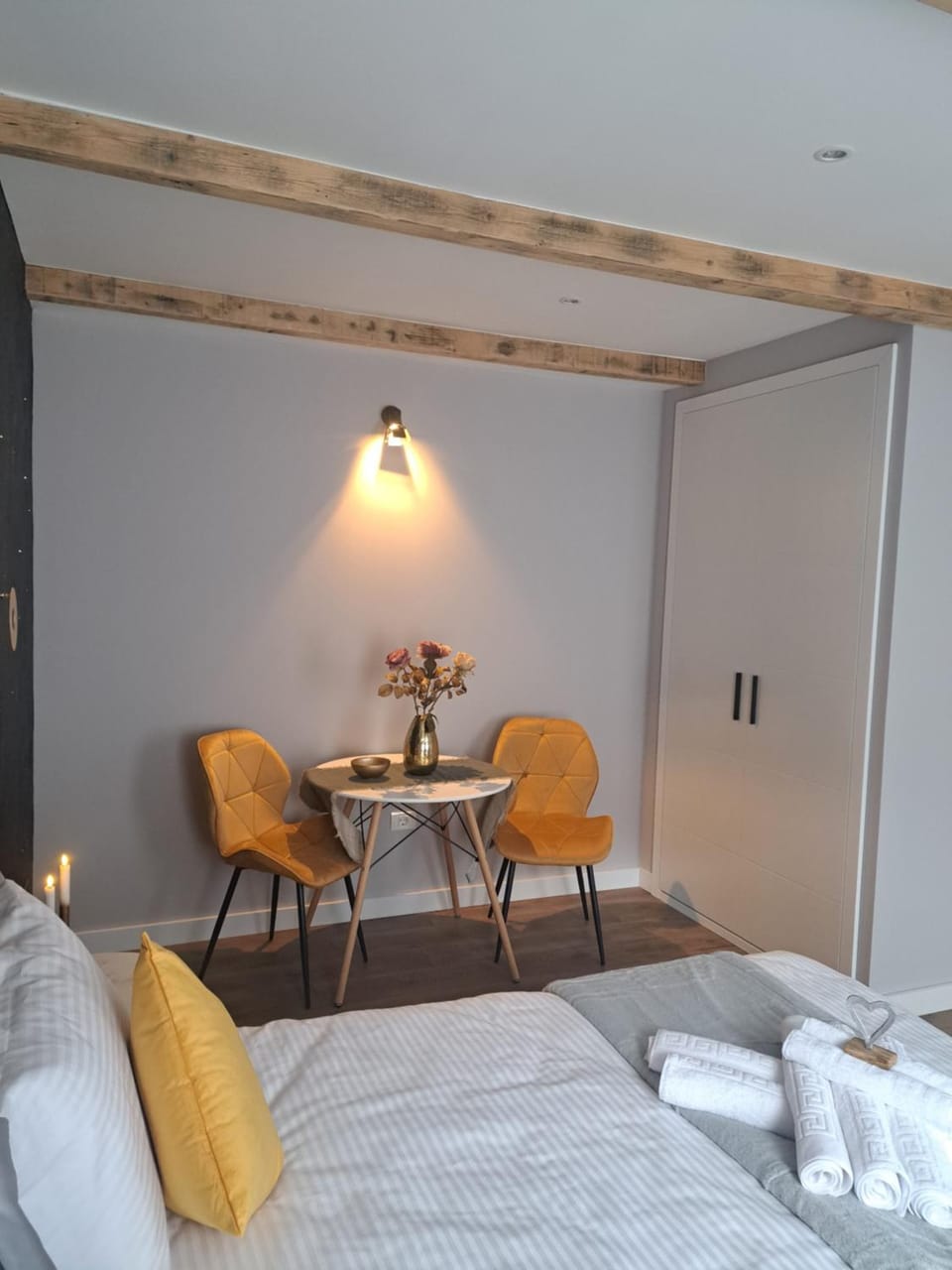 Photo of the whole room, Seating area, Dining area