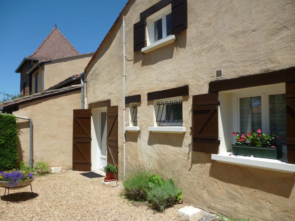 Property building, Facade/entrance, Garden view