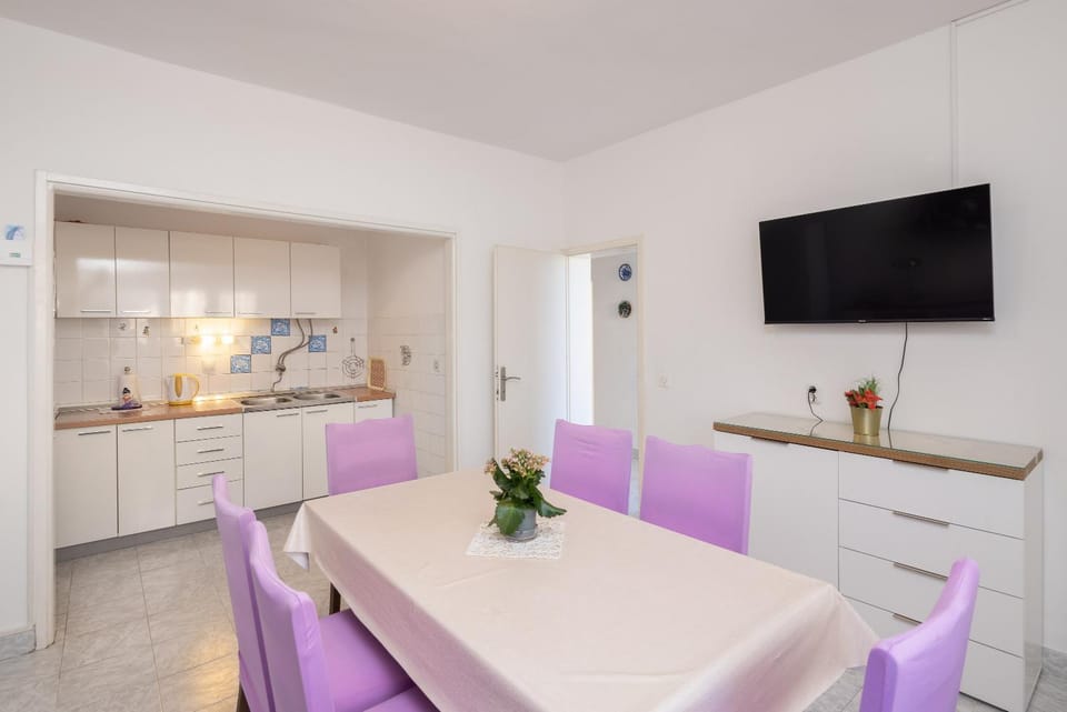 TV and multimedia, Kitchen or kitchenette, Dining area