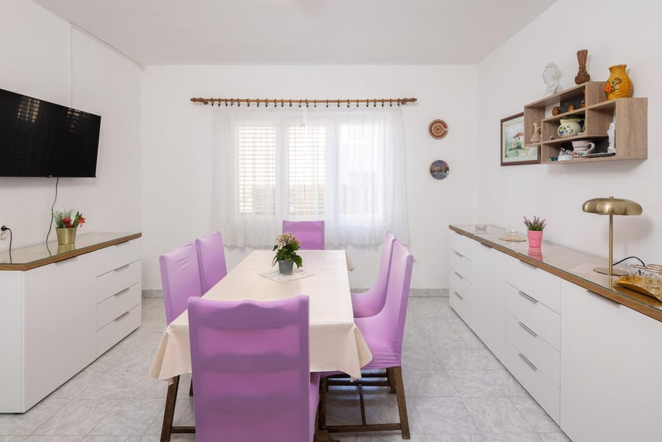 TV and multimedia, Decorative detail, Dining area