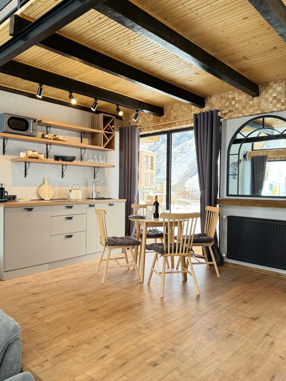 Kitchen or kitchenette, Seating area, Dining area