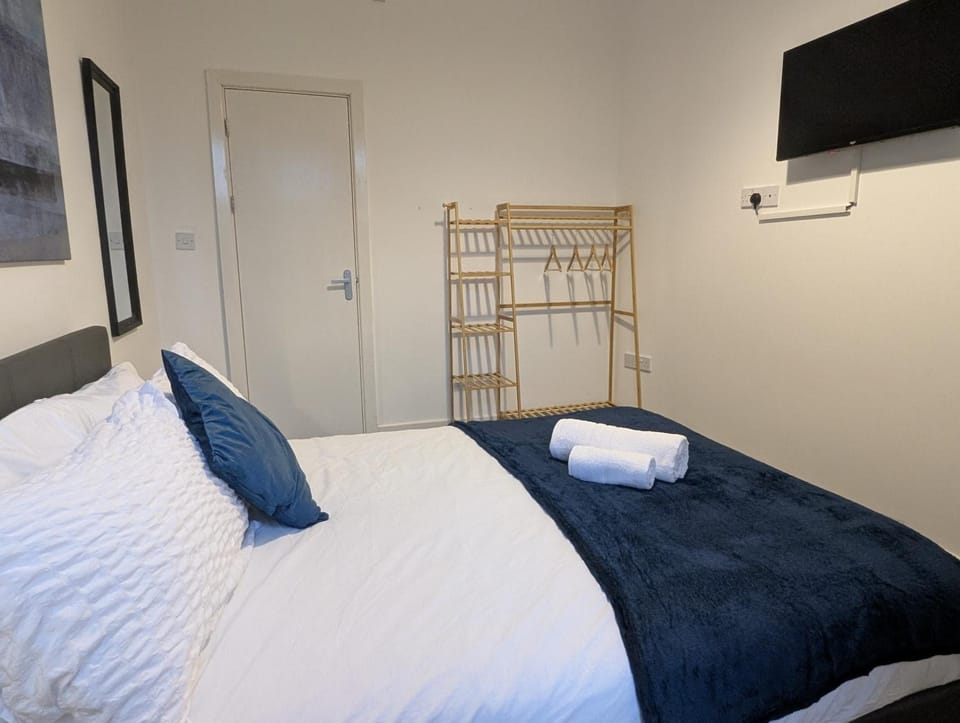 Bed, TV and multimedia, Bedroom, towels, wardrobe