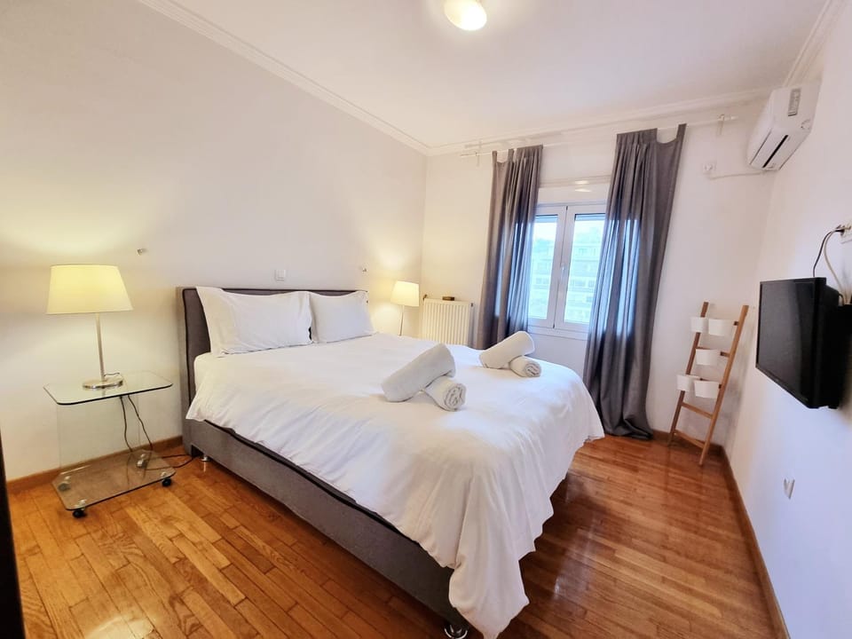 Bed, TV and multimedia, Photo of the whole room, Bedroom, air conditioner