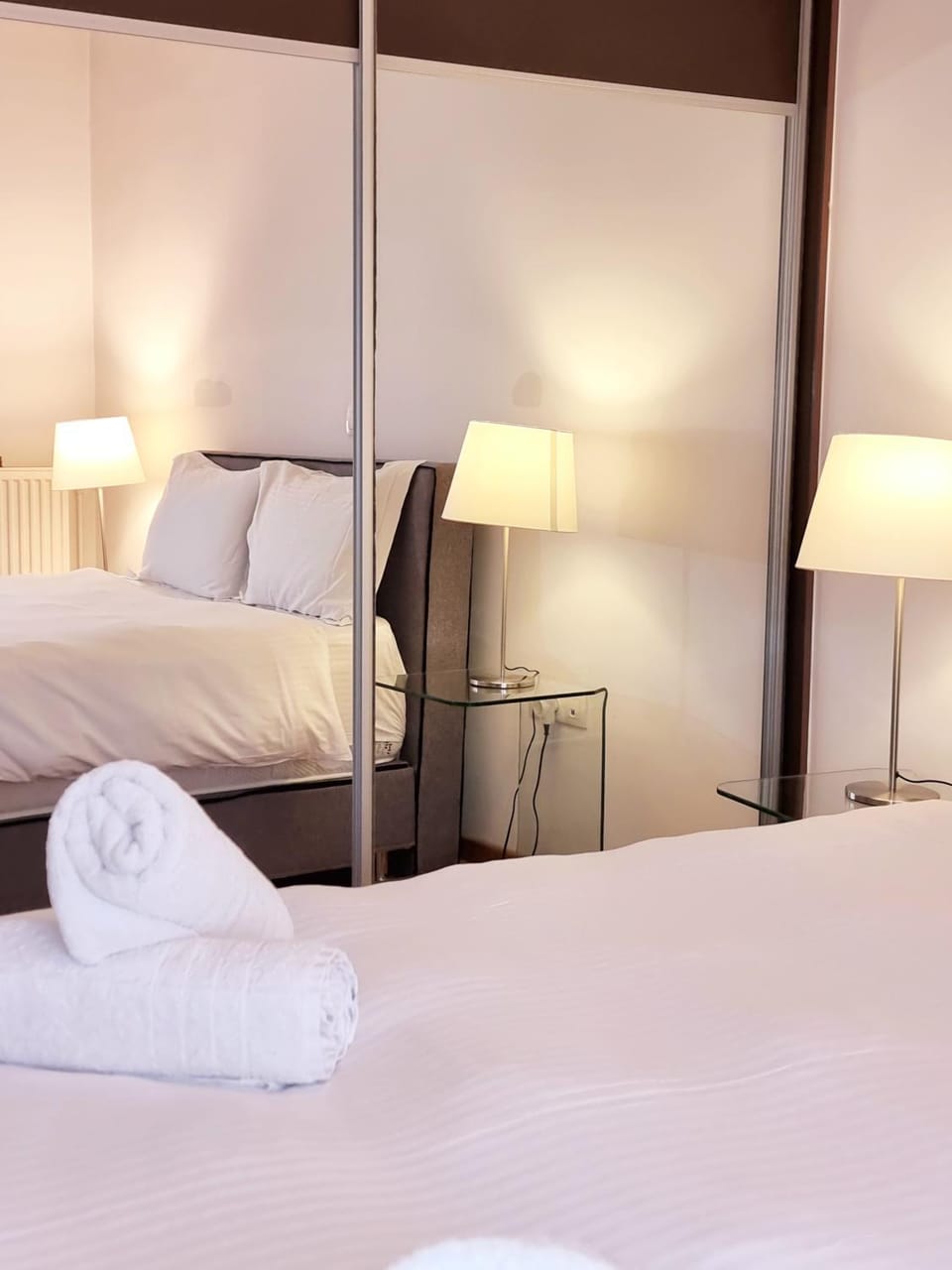 Bed, Bedroom, towels