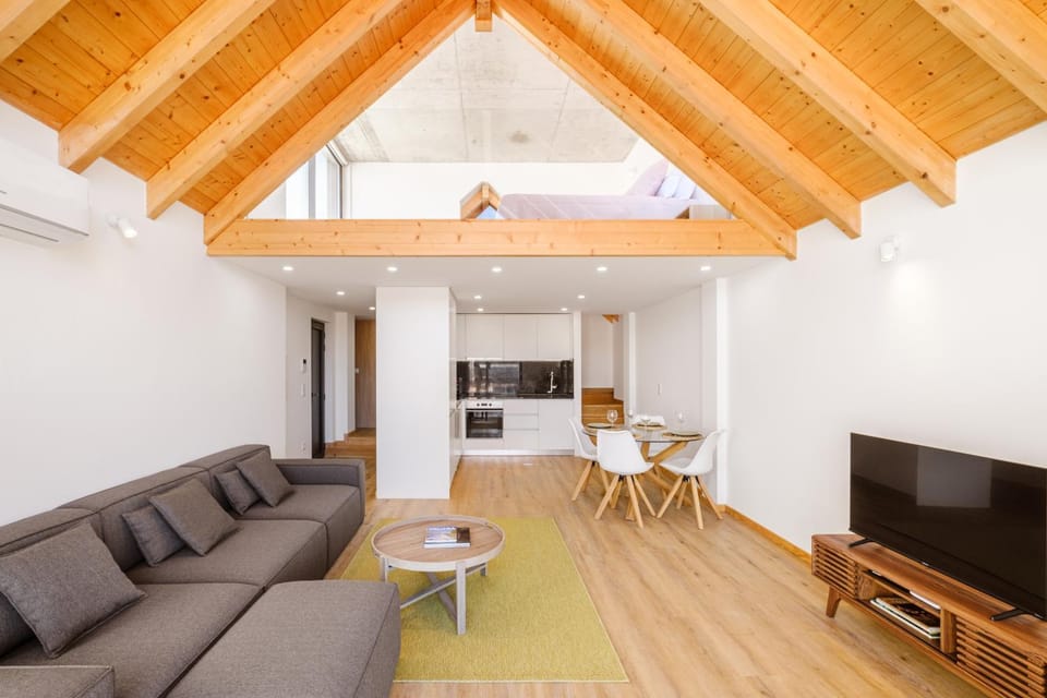 TV and multimedia, Kitchen or kitchenette, Living room, Seating area, Dining area, stove, air conditioner