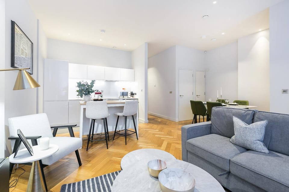 TV and multimedia, Kitchen or kitchenette, Living room, Seating area, Dining area
