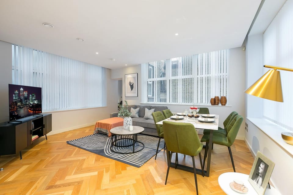TV and multimedia, Living room, Seating area, Dining area