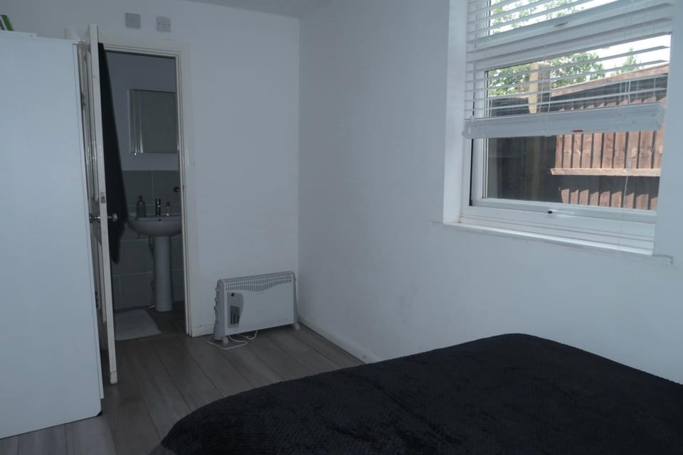 Comfortable 1 Bedroom near West Finchley Station Fast Tube to Central London Apartment in London