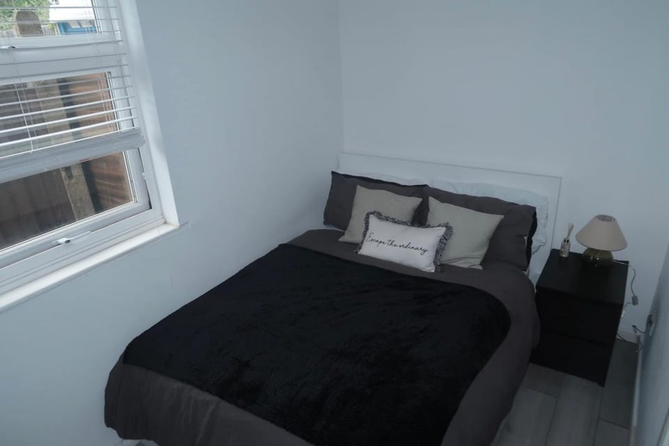 Comfortable 1 Bedroom near West Finchley Station Fast Tube to Central London Apartment in London
