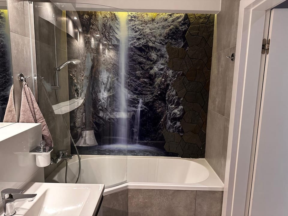 Shower, Bathroom, Bath, towels