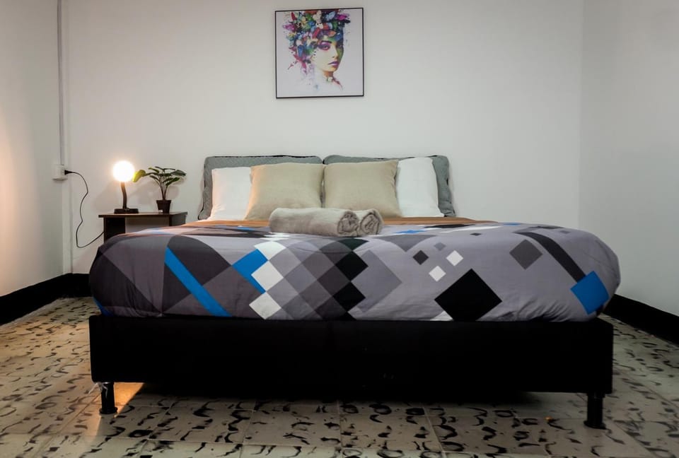 Bed, Photo of the whole room, Bedroom
