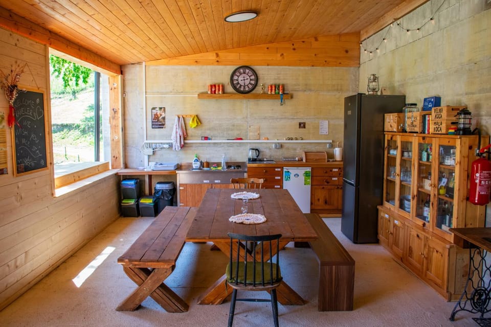 Kitchen or kitchenette, Living room, Seating area, Dining area, Communal kitchen