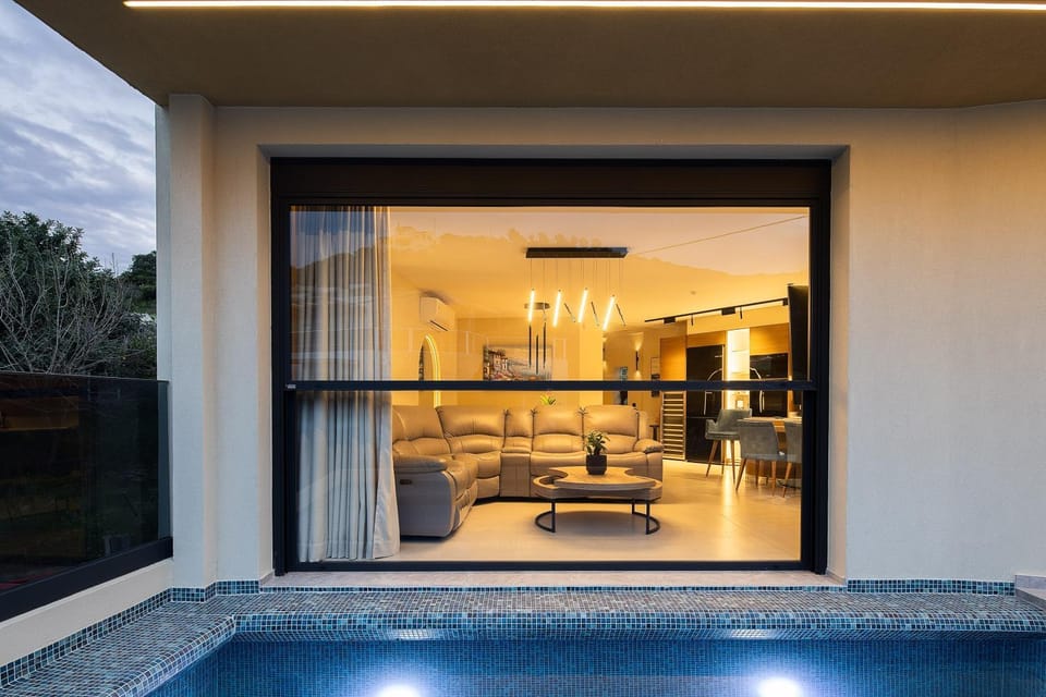 Living room, Swimming pool