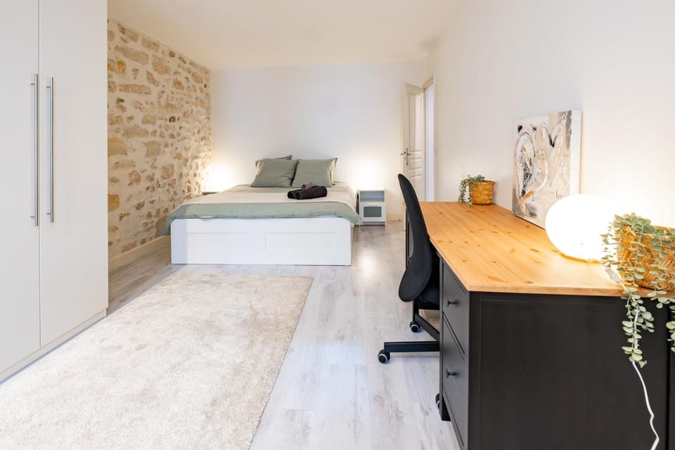 Seating area, Bedroom