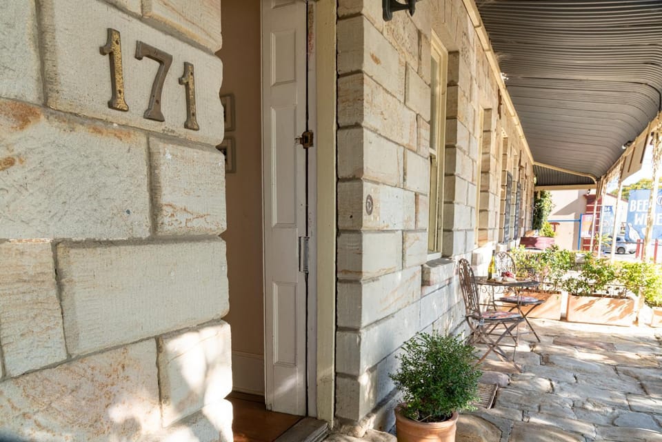 Property building, Facade/entrance, Balcony/Terrace