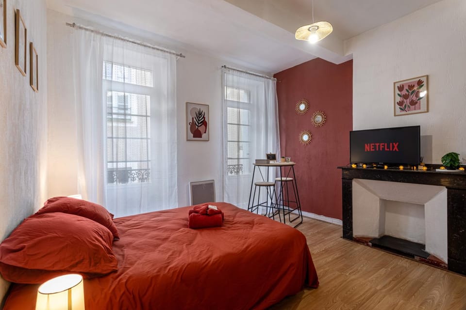 Bed, TV and multimedia, Photo of the whole room, Seating area