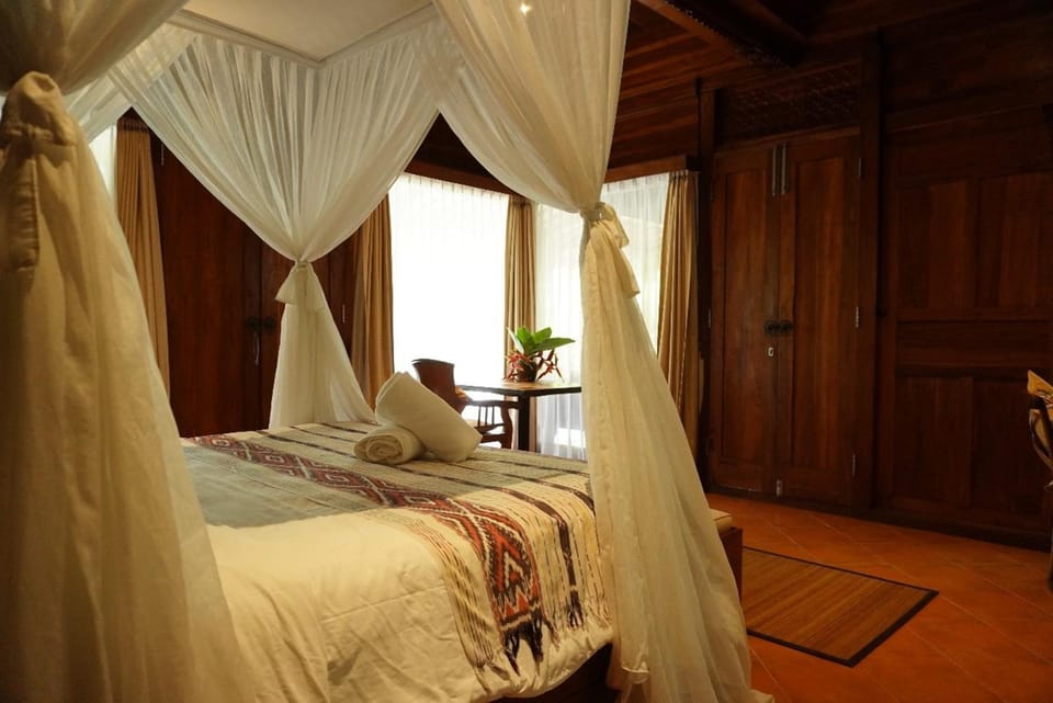 Bed, Bedroom, towels, wardrobe