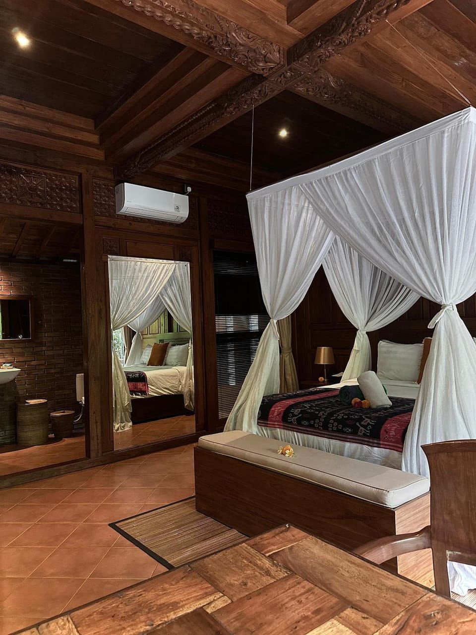 Bed, Living room, Photo of the whole room, Seating area, Bedroom