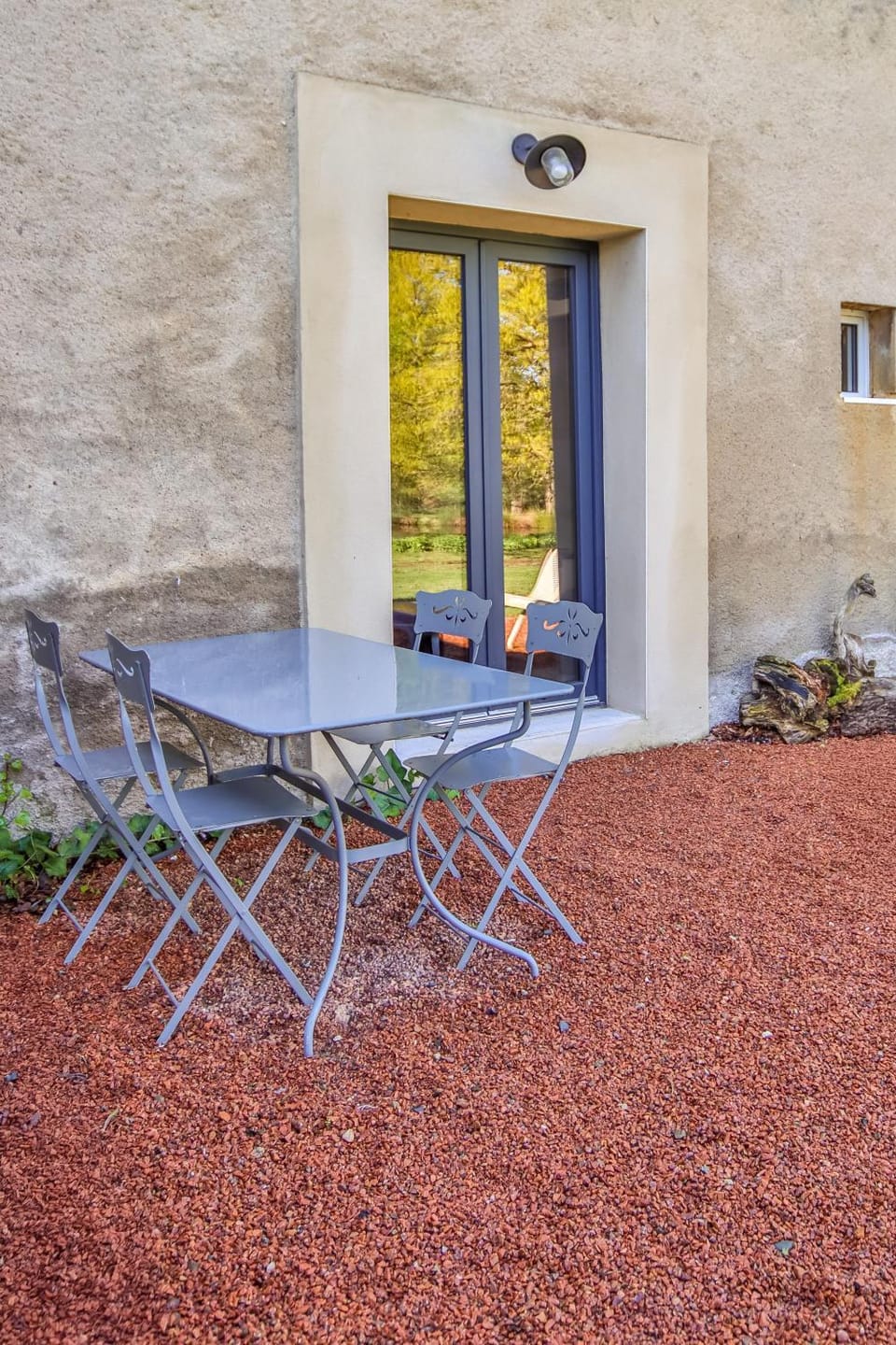 Patio, Day, Dining area