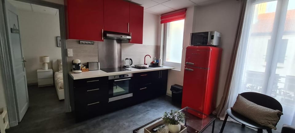 TV and multimedia, Dining area, oven, stove