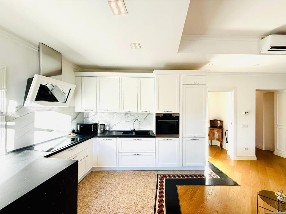 Kitchen or kitchenette, dishwasher, oven, stove