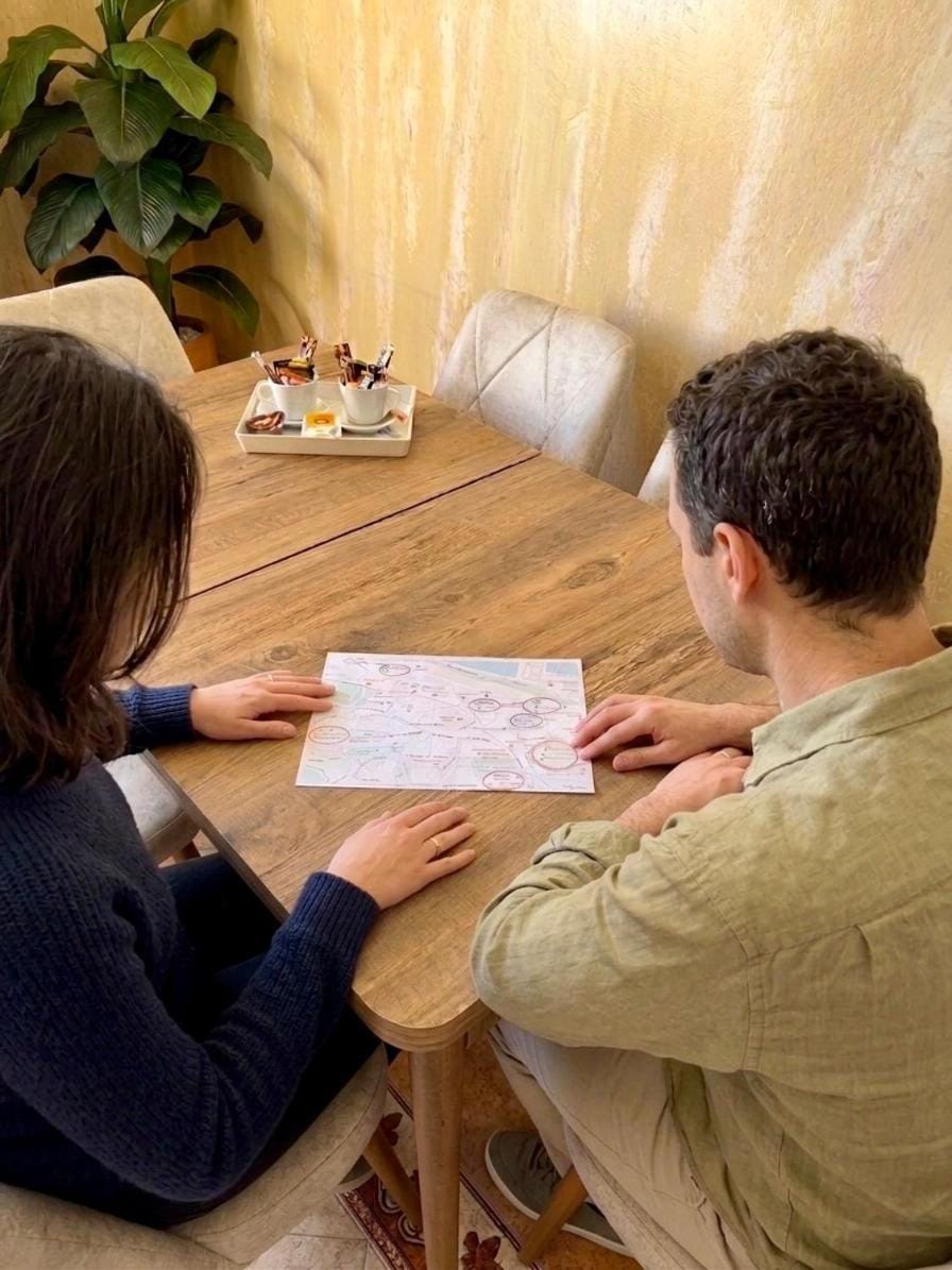 People, Living room, Seating area, Floor plan, Guests, group of guests