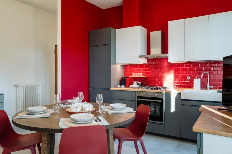 Kitchen or kitchenette, Dining area, oven, stove
