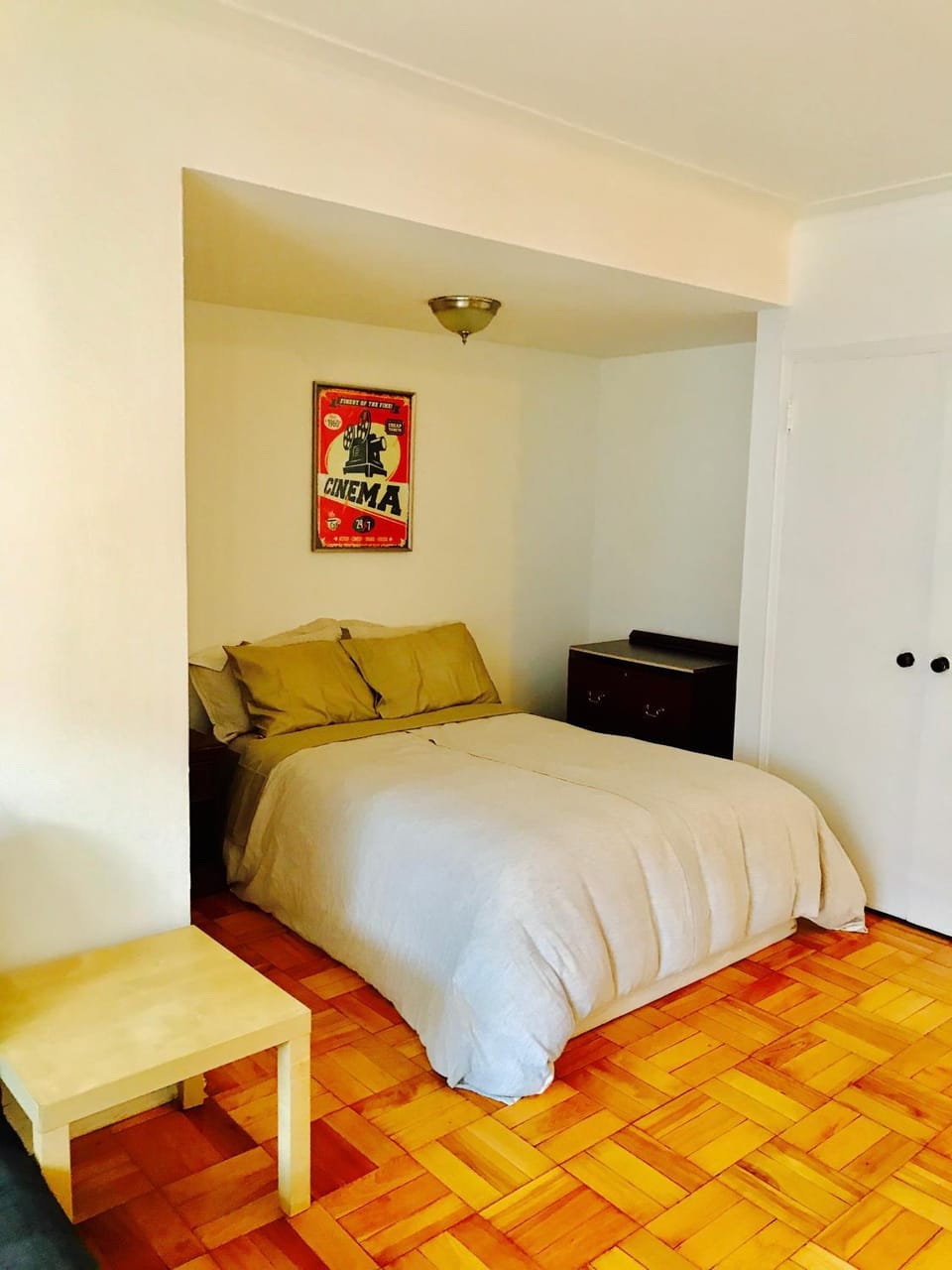 Bed, Living room, Photo of the whole room, Seating area, Bedroom